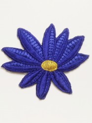 Цветок синий 7х6см