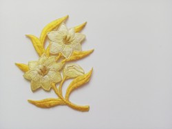 2 цветка на веточке жёлтые 10х8см