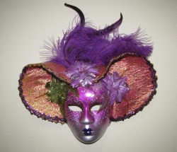 Венецианская маска куртизанки фиолетовая